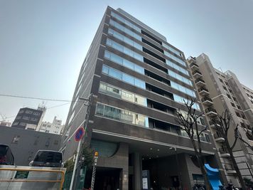 ビル（ヘリオス関内）外観 - 赤レンガ倉庫と富士山を望むレンタルスペース「みなと」/「みらい」 富士山・みなとみらいを望む最上階の明るい会議室「みらい」の外観の写真