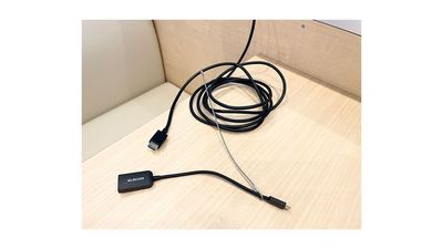 全席にHDMIケーブル、HDMI→typeC変換アダプタが付いております。 - FEEEP上野店 【FEEEP上野店《半個室》グループ席｜部屋番号10(G)】の設備の写真