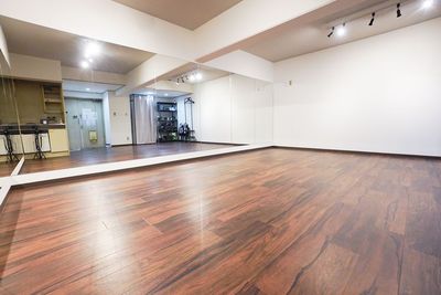クロスロード古市ダンススタジオ クロスロード古市ダンススタジオ ヨガ・撮影・ダンスの室内の写真