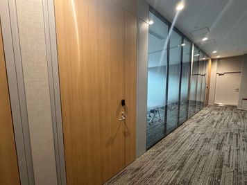 YUI NOS 貸し会議室【Room(1)】の入口の写真