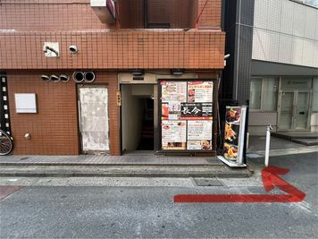 自動ドアが開いていない場合は、正面入口の右に回り込み、黒い扉がある裏口からご入室ください。 - レンタルスタジオ「STUDIO CDA TACHIKAWA」 STUDIO CDA TACHIKAWAの外観の写真