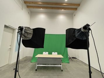 撮影用照明 - いいオフィス燕三条 by イチコン 多目的スタジオ・会議室の室内の写真