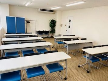 オフィスパーク伏見サカエ22会議室 6Bの室内の写真