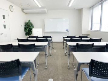 オフィスパーク伏見サカエ22会議室 6Cの室内の写真