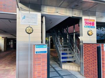 オフィスパーク伏見サカエ22会議室 6Cの入口の写真