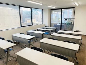オフィスパーク伏見サカエ22会議室 6Cの室内の写真
