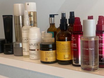 スタイリング剤 - 落ち着いた雰囲気のコンパクトサロン 隠れ家コンパクトサロンの室内の写真