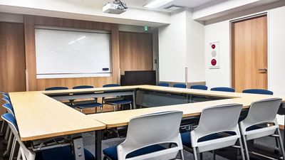 レイアウト変更も可能です。 - 新宿アントレサロン 20名セミナールームの室内の写真