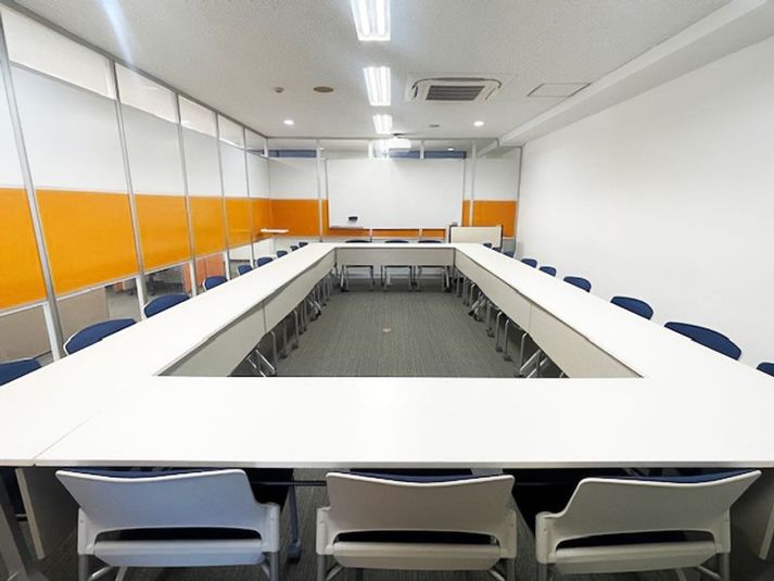 24名セミナールーム - 横浜アントレサロン