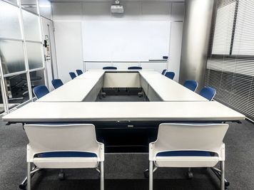 レイアウト変更も可能です。 - 銀座アントレサロン 20名セミナールームの室内の写真