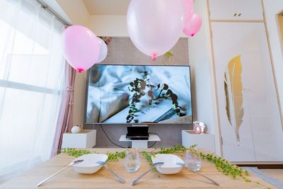 大型75インチTVで友達と映画を楽しもう🎬 - Sunriseグランデール名古屋 Sunriseグランデール名古屋2号店の室内の写真