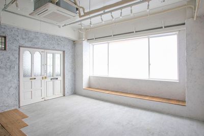 窓から自然光が入る明るい空間です - STUDIO KNOT (ノット) STUDIO KNOT（ノット）の室内の写真