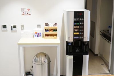ドリンクコーナー（お茶、コーヒー、レモンウォーター、お水） - 勉強カフェ大井町スタジオ 【自習やお仕事に最適♪】勉強カフェ大井町スタジオの設備の写真