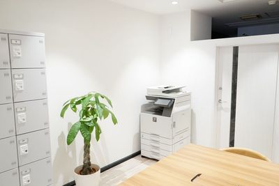 コピー機（白黒10円、カラー40円）
※PCからデータ転送不可 - 勉強カフェ大井町スタジオ 【自習やお仕事に最適♪】勉強カフェ大井町スタジオの設備の写真