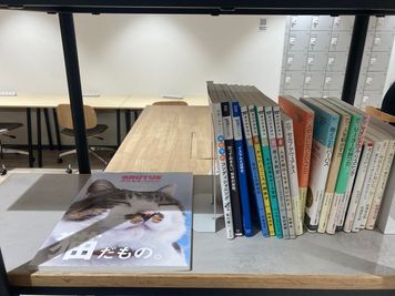 リラックスor気づき
を得られる本を配置しています♪
 - 勉強カフェ大井町スタジオ 【自習やお仕事に最適♪】勉強カフェ大井町スタジオの設備の写真