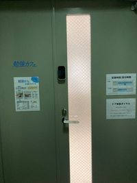 入口ドア（写真暗めですが、店内は明るいです♪） - 勉強カフェ大井町スタジオ 【自習やお仕事に最適♪】勉強カフェ大井町スタジオの入口の写真