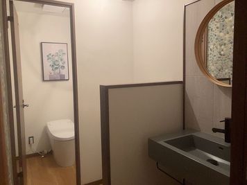 男性用トイレ自動開閉・自動洗浄付き。 - 元町.Kait  元町.Kait 302号室の室内の写真