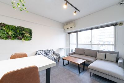 ソファスペースでゆったりくつろげます♪ - チルプレイス天神南【天神南駅2分】2025年オープンの室内の写真