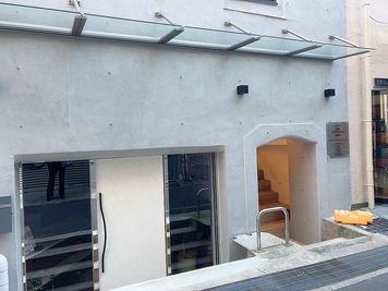 建物入口 - 元町.Kait  元町.Kait 302号室の外観の写真