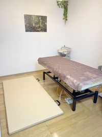 ヨガ、タイ古式、ストレッチ施術など、ベッドでは難しい動きがある方もマットなら安心⭕️ - 北千住レンタルサロン　イレミア 北千住レンタルスペース　イレミアの設備の写真