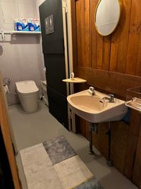 トイレも最新のウォシュレット付きでピカピカ！ - 南林間駅徒歩２分！100平米超えの広々スペース！ 駅近で100平米を超える多目的スタジオ！の設備の写真