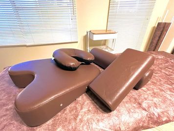 「takada」製施術まくら - 《Beauty Salon》ととるん 新大阪店 【新大阪から徒歩３分！】レンタルサロン ととるんの設備の写真