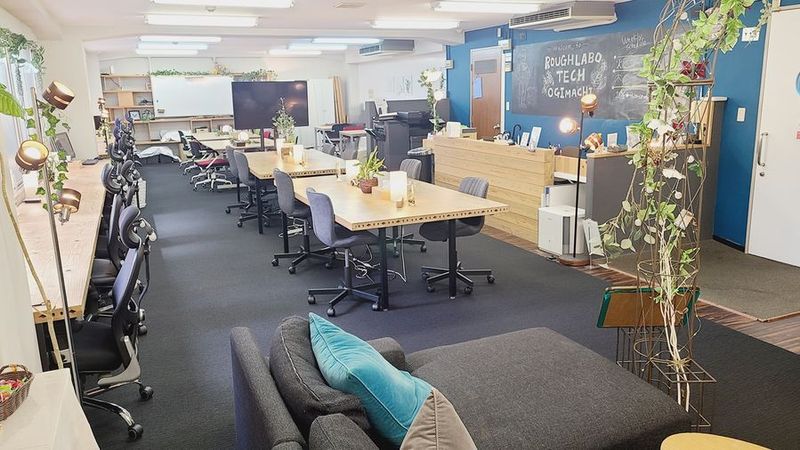 【ROUGH LABO TECH扇町】コワーキングオープン席 - ROUGHLABO TECH扇町