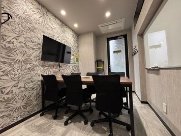 【錦糸町駅徒歩1分】モニター・フリードリンク付き6名会議室（Room C）※予約時間前は入室不可 - いいオフィス錦糸町