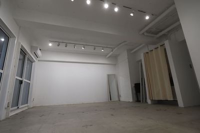 SPACE05 総床面積50.1㎡ ｜ 天井高2.67m ｜ 2F
トイレ、シンク、冷蔵庫あり ｜ コンクリート壁  - HALO HALO (ハロ)　SPACE05の室内の写真