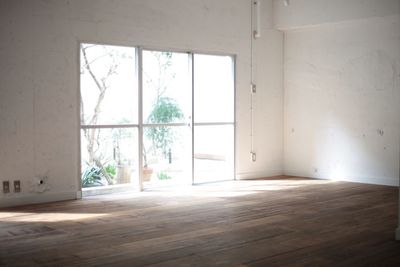 SPACE03 総床面積54㎡ ｜ 天井高3m ｜ 1F
トイレ、フィッティングルーム、キッチン、冷蔵庫あり ｜ コンクリート壁 - HALO HALO (ハロ)　SPACE03の室内の写真