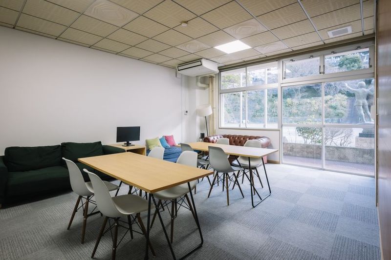 元校長室の会議・交流スペース - AJIRO MUSUBI