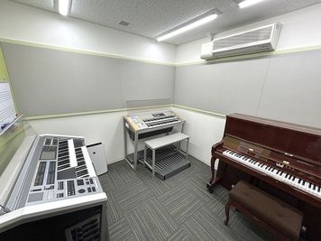 ヤマハミュージック直営教室【紙屋町東電停徒歩3分】エレクトーンの練習ができるお部屋です。 - ミュージックアベニュー広島