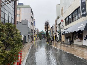 建物前からオリオン通りの入り口が見えます。 - 貸し会議室・イベントスペース【ノーフォーク宇都宮】 貸切イベントスペースの外観の写真
