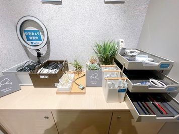 いいオフィス津田沼 by MACHI DESK 【半個室（ロールカーテン）】ブースNo.１０の設備の写真