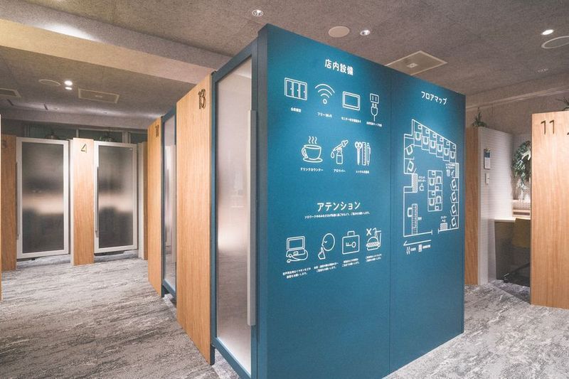 【半個室（ロールカーテン）】ブースNo.１１ - いいオフィス津田沼 by MACHI DESK