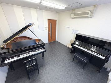 ヤマハミュージック直営教室!グランドピアノ・アップライトピアノを設置~管楽器とアンサンブルもできる広さです♪ - 高陽センター