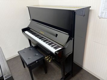 アップライトピアノ　YAMAHA　YU33 - 高陽センター ピアノ練習室 S5の設備の写真