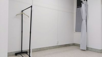 更衣スペース - レンタルスタジオ「スタジオminato湊川店」 60㎡以上の広々レンタルスタジオの室内の写真