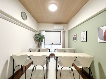 貸し会議室ユニエル三島 【三島駅徒歩4分】綺麗な完全個室！備品全て無料！貸し会議室三島Bの室内の写真