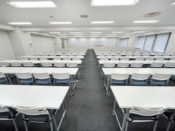スタンダード会議室　五反田ソニー通店 3階ホール(1/2)の室内の写真