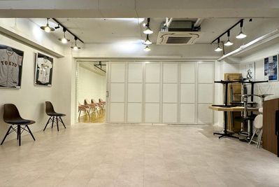室内中央の可動・収納可能な間仕切り - 渋谷セレクトスペース 渋谷セレクトスペース（控え室３部屋完備）の室内の写真