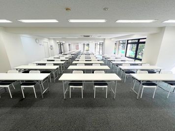 スタンダード会議室　新宿ガーデン店 3階ガーデンホールの室内の写真