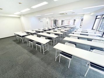 スタンダード会議室　新宿ガーデン店 3階ガーデンホールの室内の写真