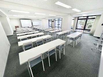 スタンダード会議室　新宿ガーデン店 4階E会議室の室内の写真