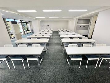 スタンダード会議室　新宿ガーデン店 4階E会議室の室内の写真