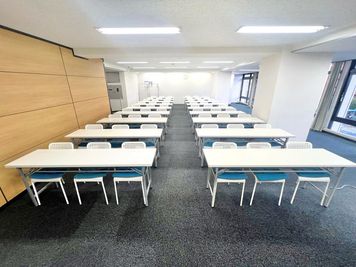 スタンダード会議室　新宿ガーデン店 4階F会議室の室内の写真