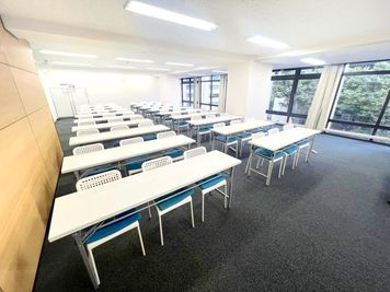 スタンダード会議室　新宿ガーデン店 4階F会議室の室内の写真
