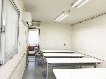 三島カルチャー貸会議室・貸会議室 E室-1階別館-会議、教室【平塚駅 徒歩1分、貸室30年の実績】の室内の写真