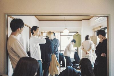 小規模のイベントやパーティの開催が可能です。写真はアパレルの展示会の様子 - おざぶの室内の写真