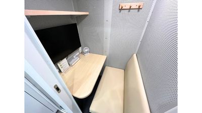 🌟テレワークや自習に最適🌟【飯田橋駅徒歩1分｜部屋番号：11(PS)】個室/無料Wi-Fi/電源/モニター/24H営業 - FEEEP 飯田橋店